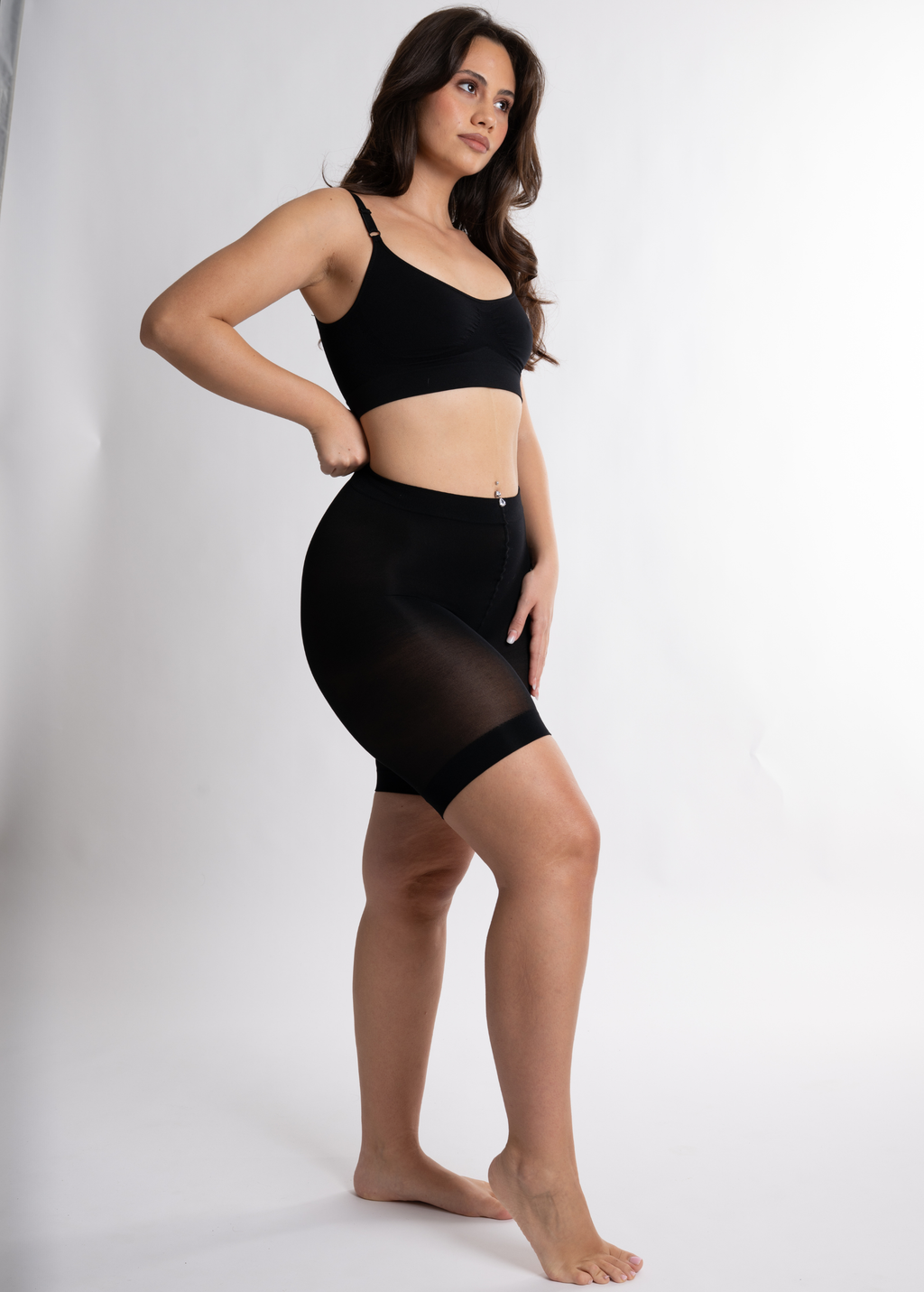 Dettaglio Antisfregamento Supermatte Recycled 90 DEN Nero Curvy indossato | Leela Lab