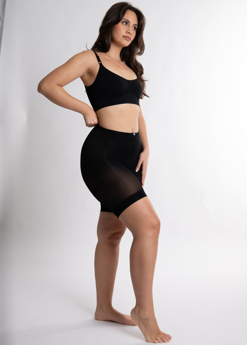 Dettaglio Antisfregamento Supermatte Recycled 90 DEN Nero Curvy indossato | Leela Lab