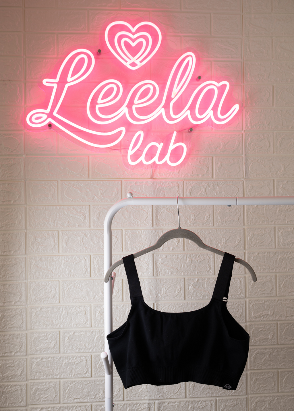 Top Sportivo Nero Curvy per Taglie Forti Plus Size | Leela Lab