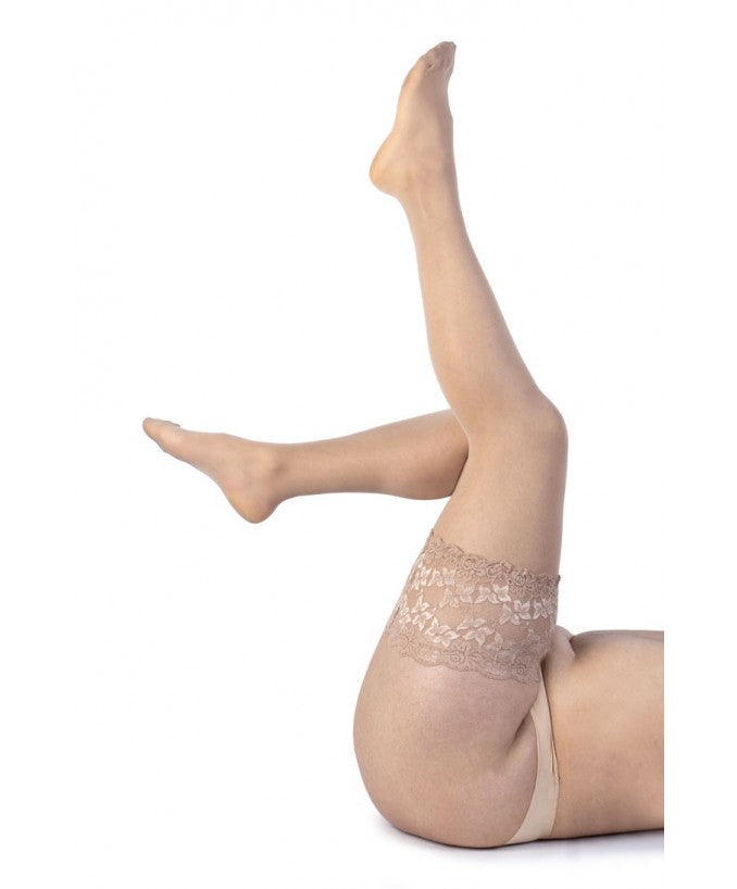 Autoreggente Light Balza Alta 30 DEN Cipria Curvy outfit | Leela Lab