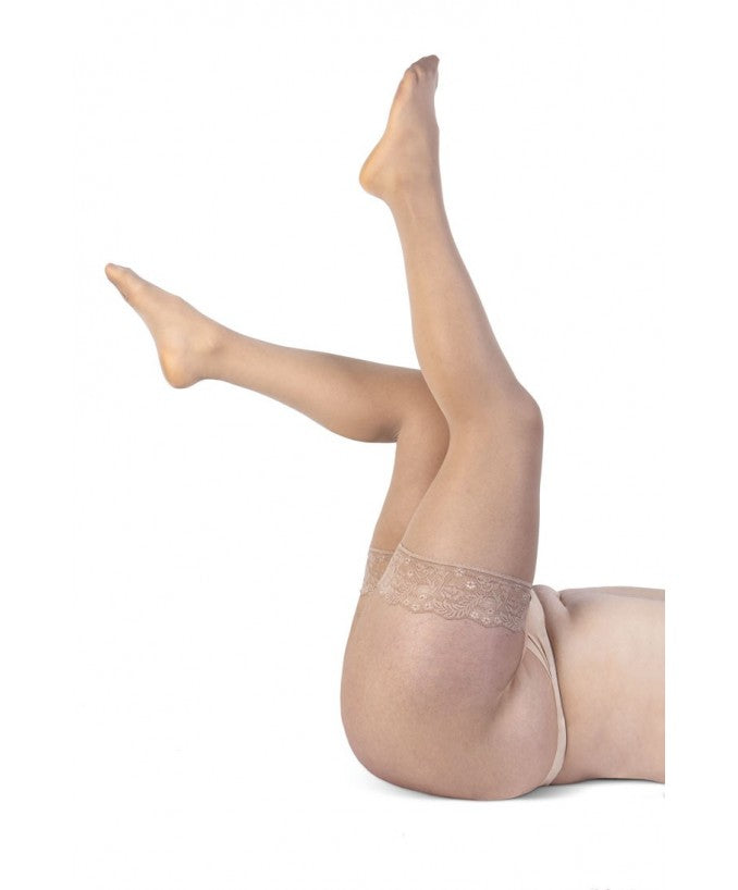 Dettaglio Autoreggente Light Balza Bassa 30 DEN Cipria Curvy | Leela Lab