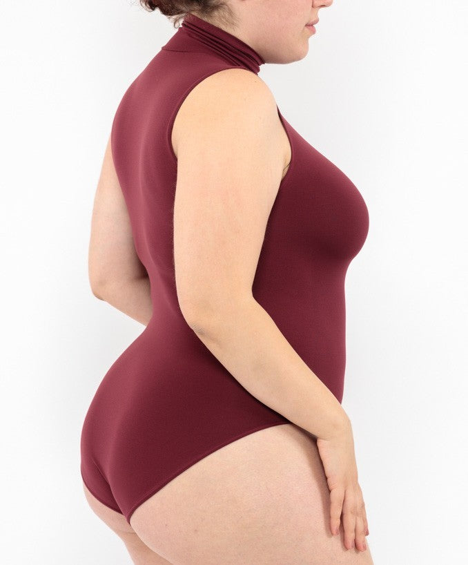 Dettaglio Body Dolcevita Senza Maniche Bordeaux Curvy Taglie Forti | Leela Lab