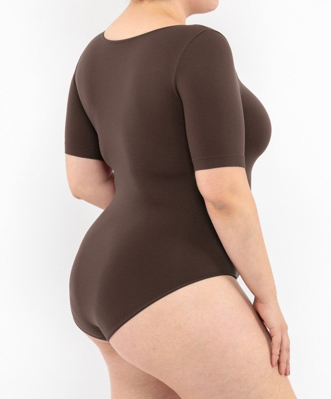 Dettaglio Body Manica Corta Marrone Curvy Taglie Forti | Leela Lab