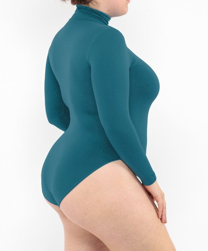 Dettaglio Body Manica Lunga Dolcevita Verde Petrolio Curvy Taglie Forti | Leela Lab