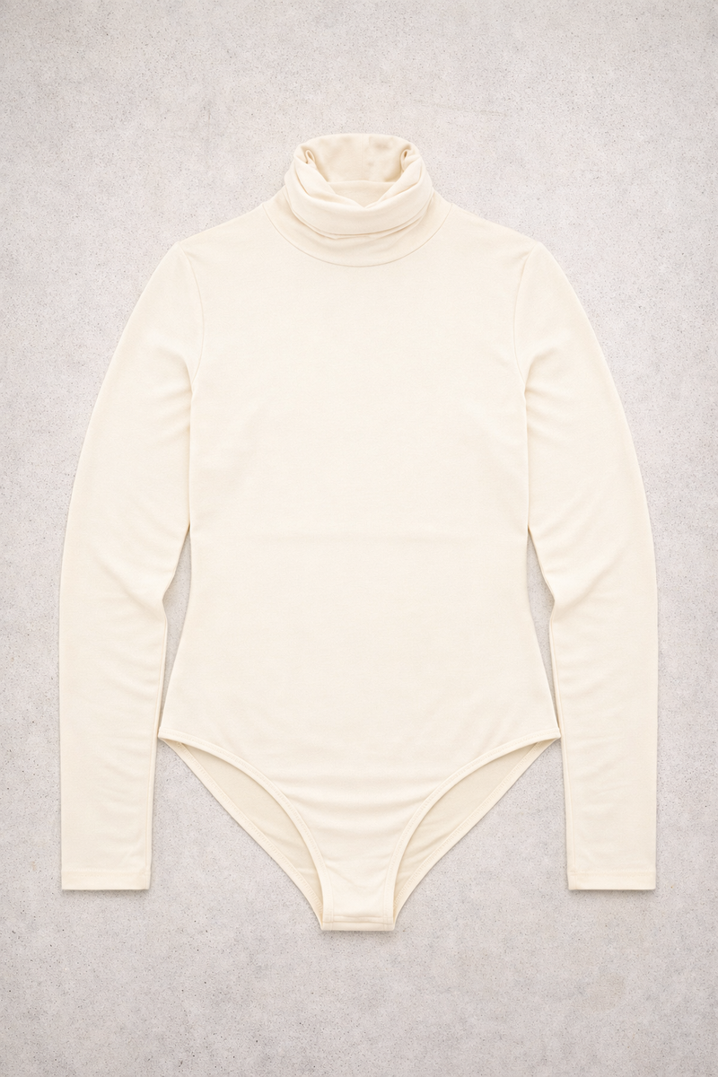 Langärmeliger Rollkragenbody – Puder