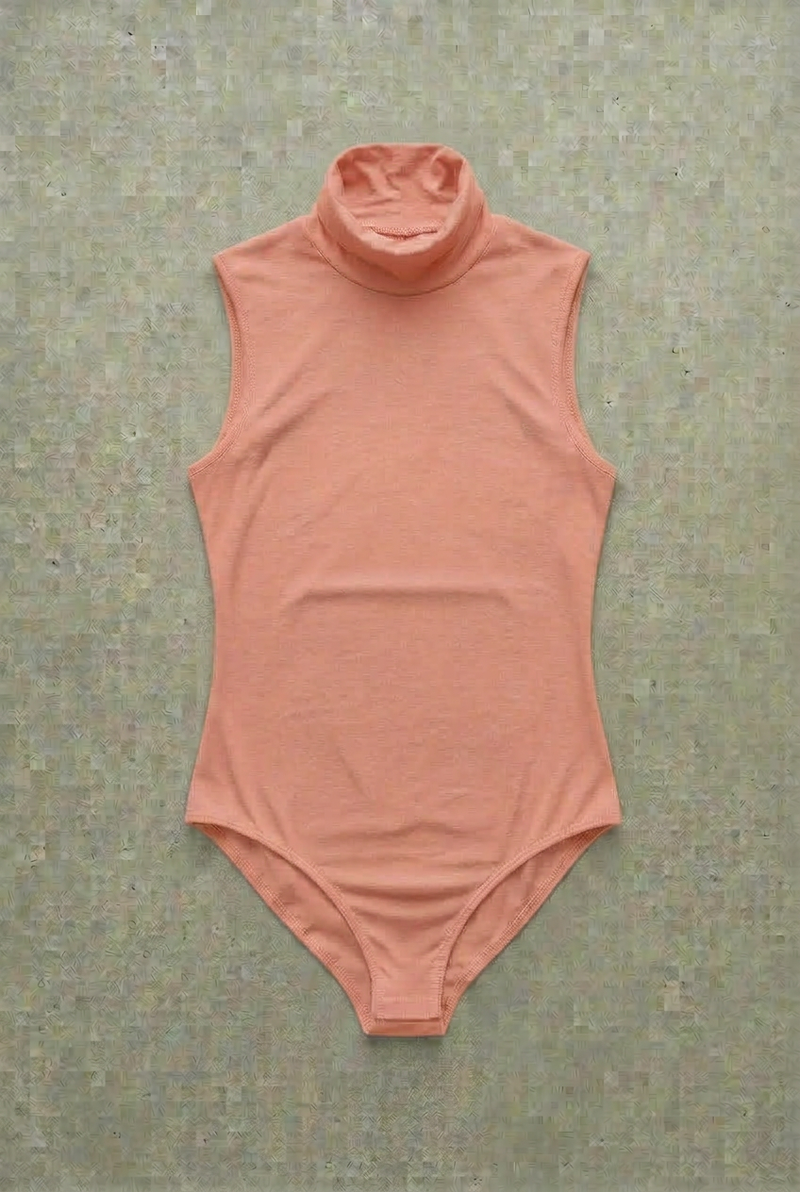 Ärmelloser Rollkragenbody – Koralle