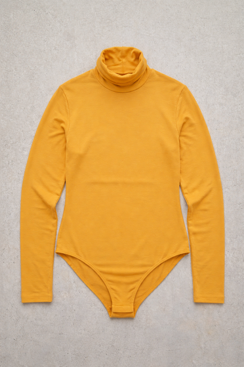 Langärmeliger Rollkragenbody – Ocker