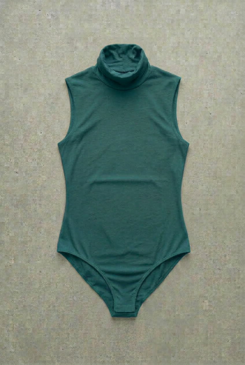 Body Dolcevita Senza Maniche Verde Petrolio Curvy per Taglie Forti | Leela Lab