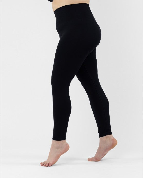 Leggings Sport con Tasca Nero Curvy per Taglie Forti Plus Size Made in Italy Lato| Leela Lab
