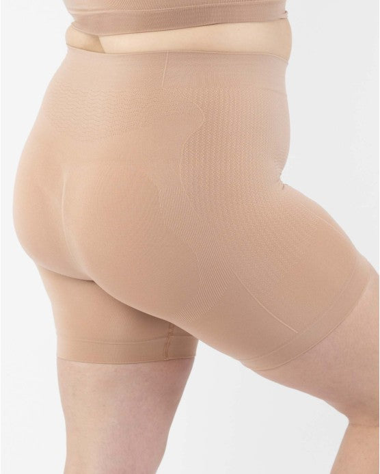 Dettaglio Shorts Vita Alta Modellanti Nude Curvy per Taglie Forti Made in Italy | Leela Lab