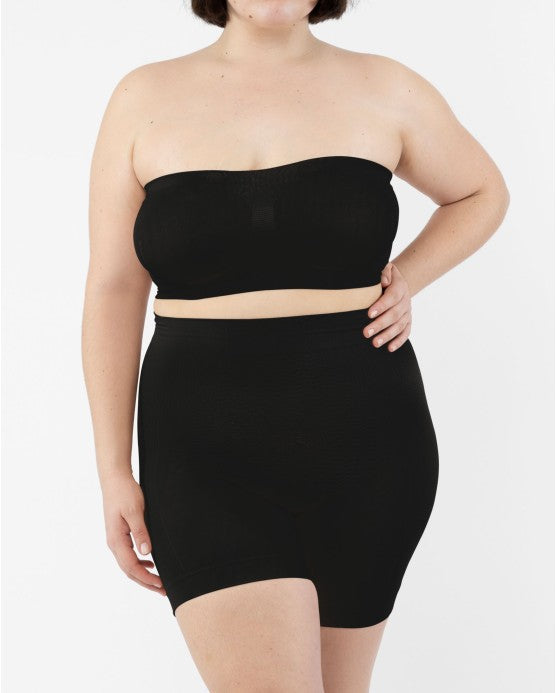 Dettaglio Shorts Vita Alta Modellanti Nero Curvy per Taglie Forti Completo | Leela Lab