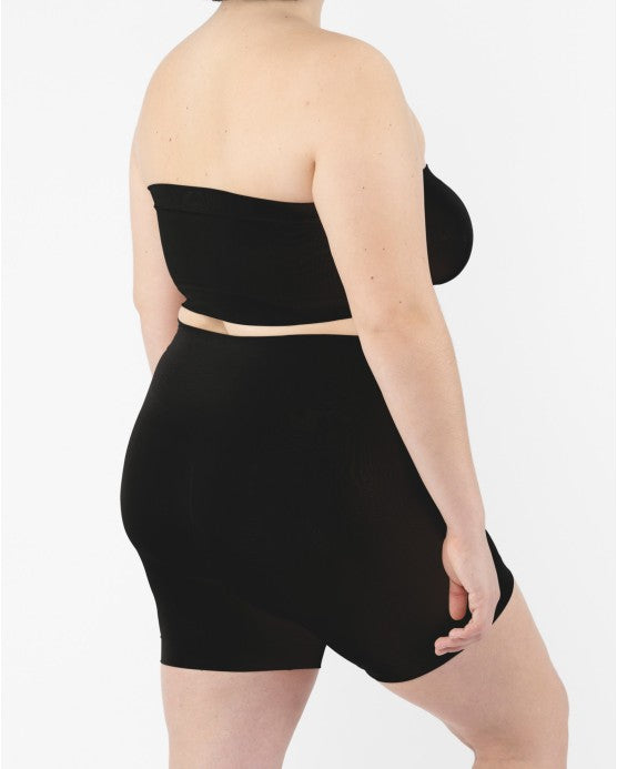 Dettaglio Shorts Vita Alta Modellanti Nero Curvy per Taglie Forti Made in Italy | Leela Lab