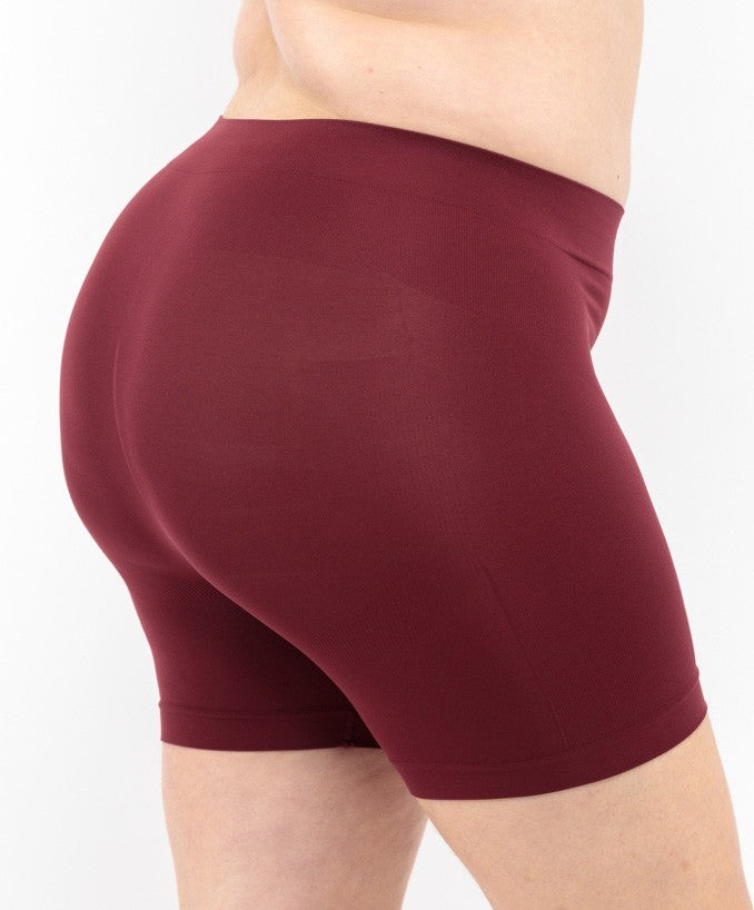Dettaglio Shorts Vita Alta Bordeaux Curvy per Taglie Forti | Leela Lab