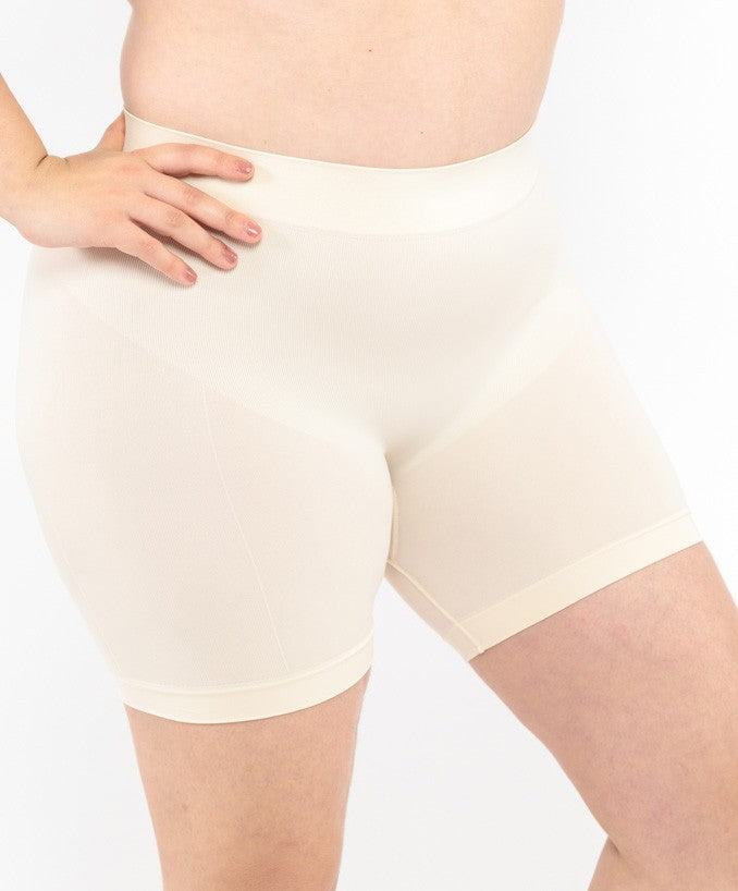 Shorts Vita Alta Cipria Curvy per Taglie Forti Plus Size | Leela Lab