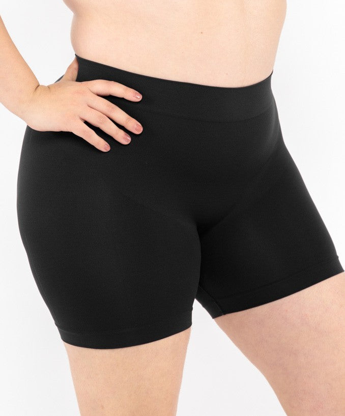 Shorts Vita Alta Nero Curvy per Taglie Forti Plus Size | Leela Lab