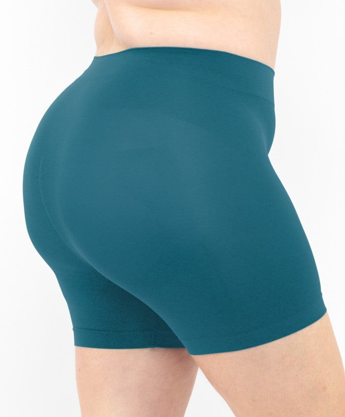 Dettaglio Shorts Vita Alta Verde Petrolio Curvy per Taglie Forti | Leela Lab