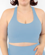 Sport Bralette Blu Desaturato Seamless Curvy Taglie Forti - Vista frontale | Leela Lab

