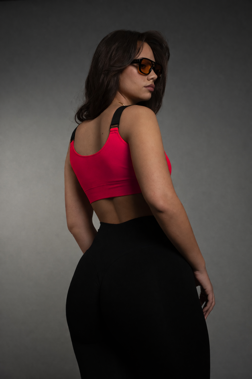 Dettaglio Top Sportivo Hot Pink Curvy SENSIL® Innergy da dietro | Leela Lab