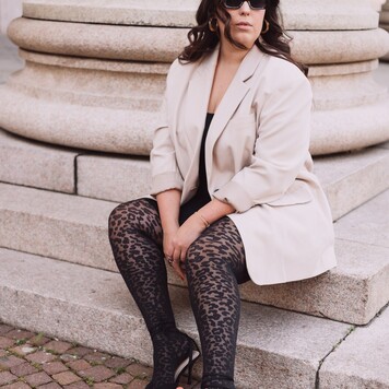 Give yourself a fashion break 💛

#leelalab #bodypositive #underwears #curvystyle